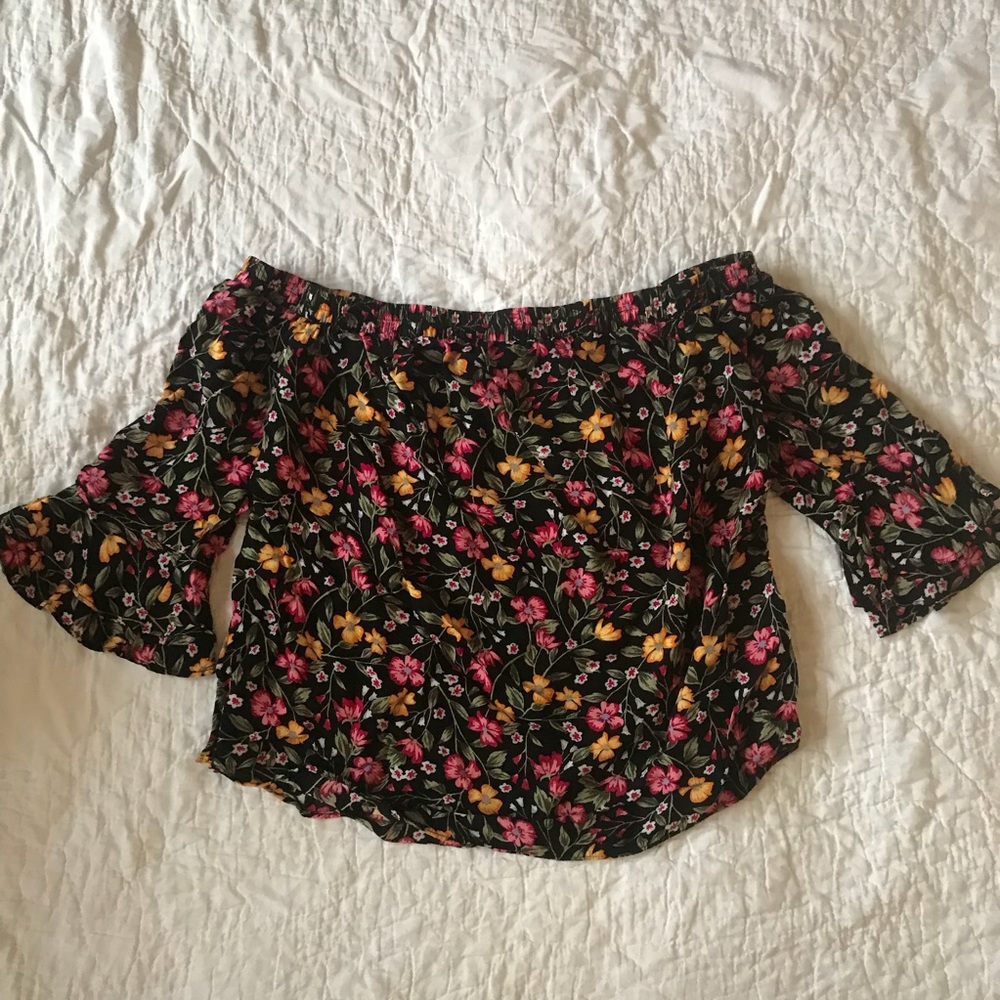 Old Navy off the shoulder floral top size small